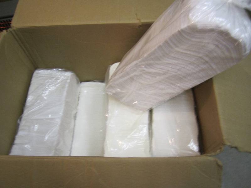 lot 50 image: Mixed Lot of 4000 Lunch Napkins 8 s...