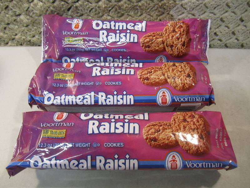 lot 79 image: Lot of 3 Packs of Oatmeal Raisin Co...