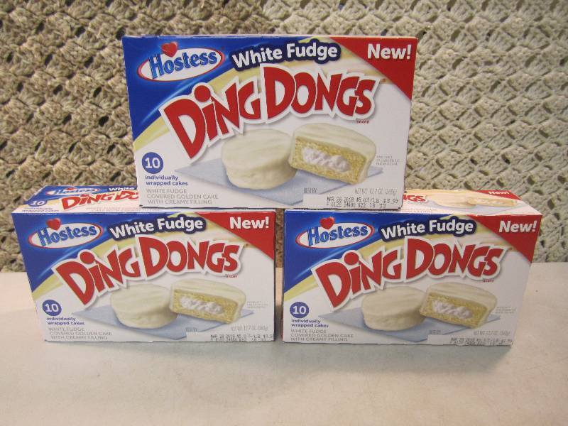 lot 82 image: Lot of 3 Boxes Hostess White Fudge ...