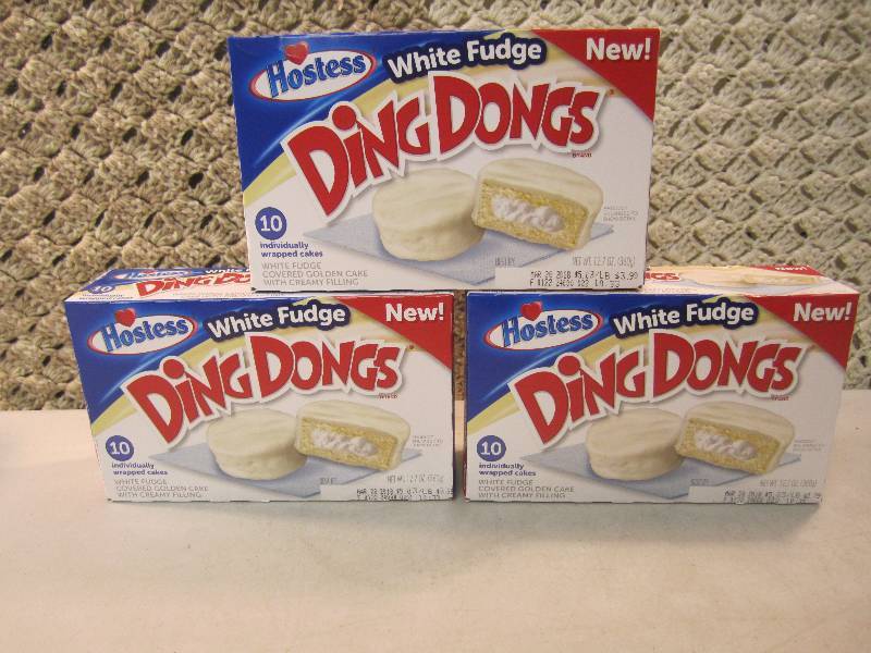 lot 83 image: Lot of 3 Boxes Hostess White Fudge ...