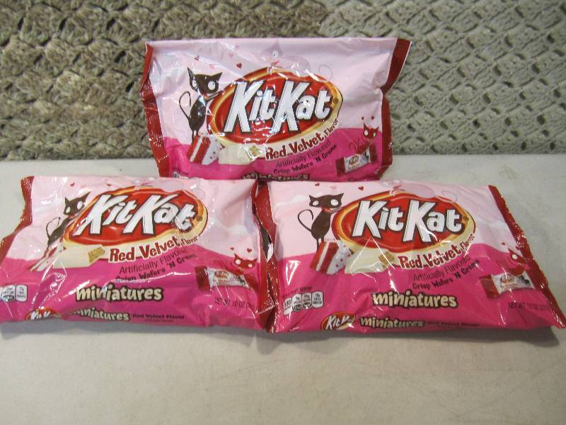 lot 86 image: Lot of 3 Bags Kit Kat Red Velvet Fl...