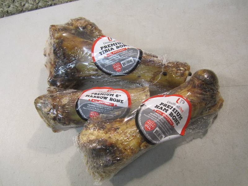 lot 90 image: Mix Lot of Dog Bones See Photos  B-...