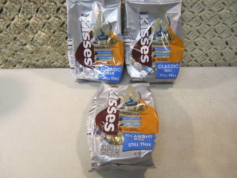 lot 117 image: Lot of 3 Bags Hersheys Kisses Favor...