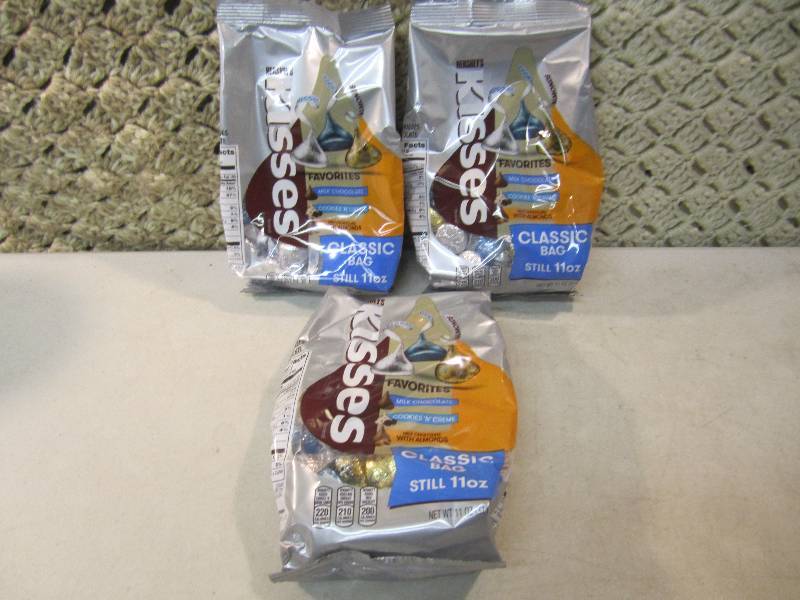 lot 119 image: Lot of 3 Bags Hersheys Kisses Favor...