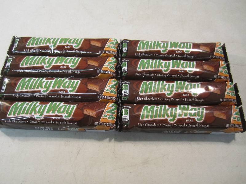 lot 132 image: Lot of 8 Milky Way 2 To Go Candy Ba...