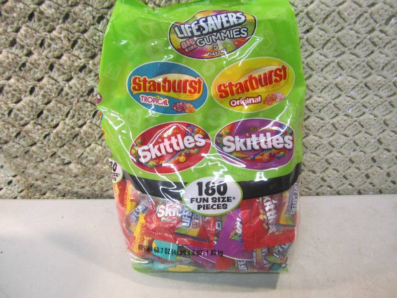 lot 154 image: Large Bag of Mixed Candy 180 Pieces...