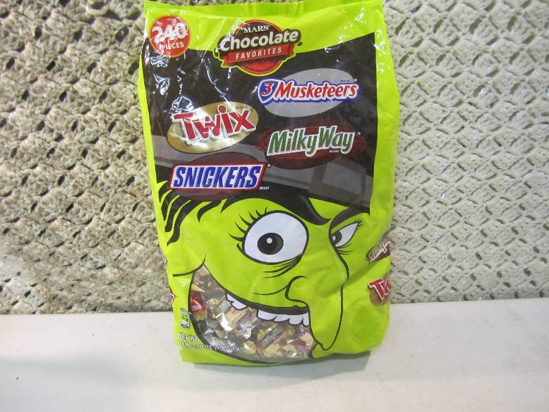 lot 155 image: Large Bag of Mixed Candy 240 Pieces...