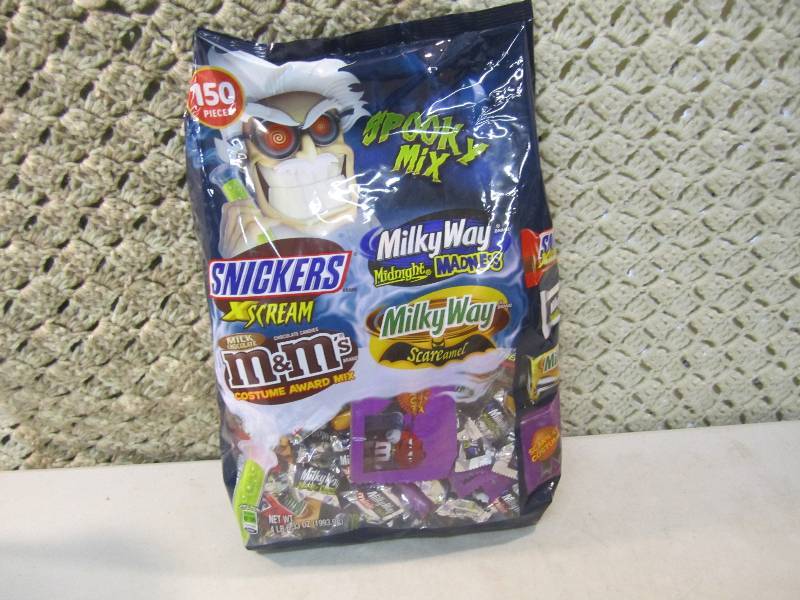 lot 157 image: Large Bag of Mixed Candy 150 Pieces...