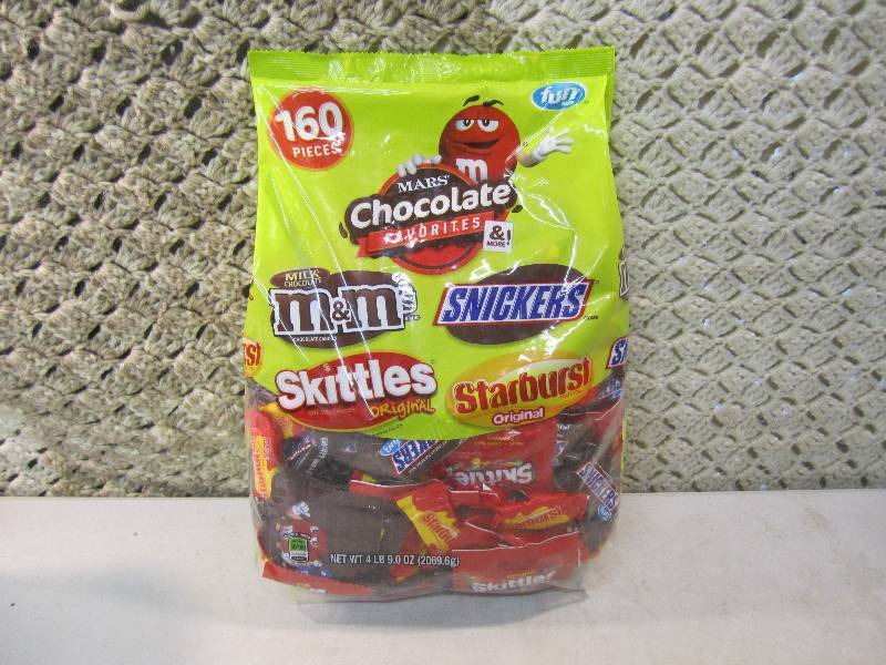 lot 158 image: Large Bag of Mixed Candy 160 Pieces...