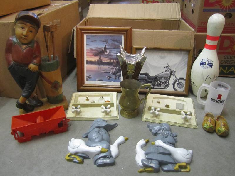 lot 165 image: Lot of Misc Item Golfer is 16 tall...