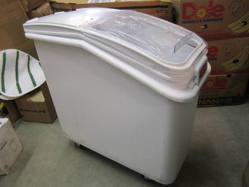 lot 184 image: Rubbermaid ProSave Ingredient Mobil...