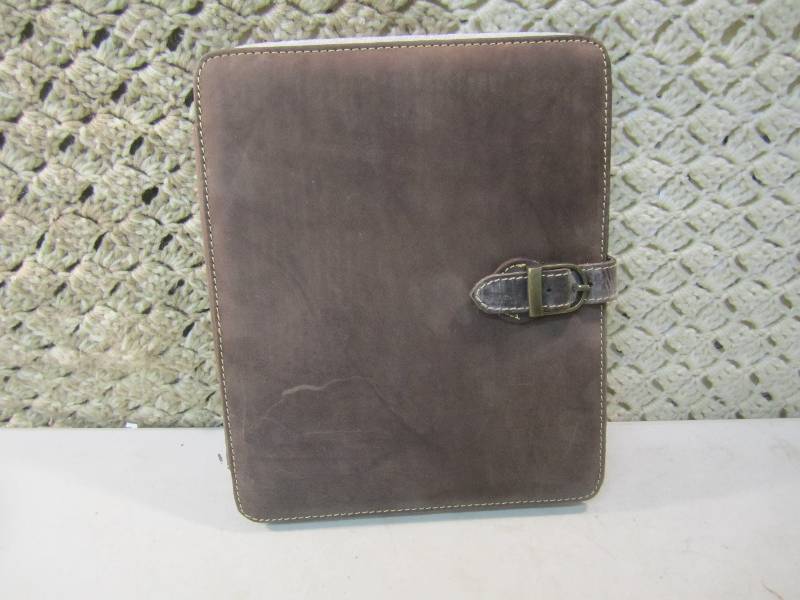lot 213 image: Canyon Outback Leather Bear Canyon ...