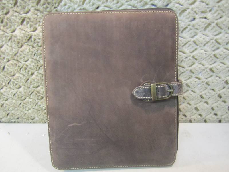 lot 215 image: Canyon Outback Leather Bear Canyon ...