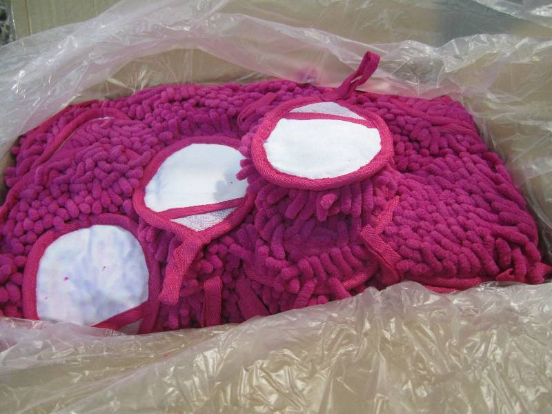 lot 229 image: Case of 200 Pink Fizzy Finger Duste...