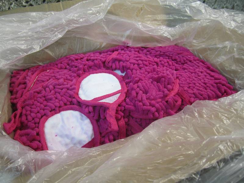 lot 230 image: Case of 200 Pink Fizzy Finger Duste...