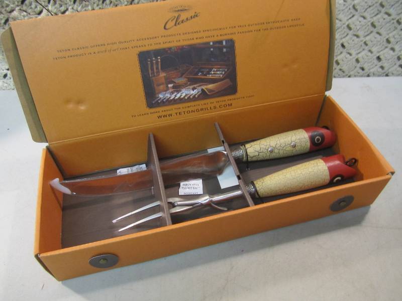 lot 231 image: Teton Grill Classic Fishing Lure Ca...