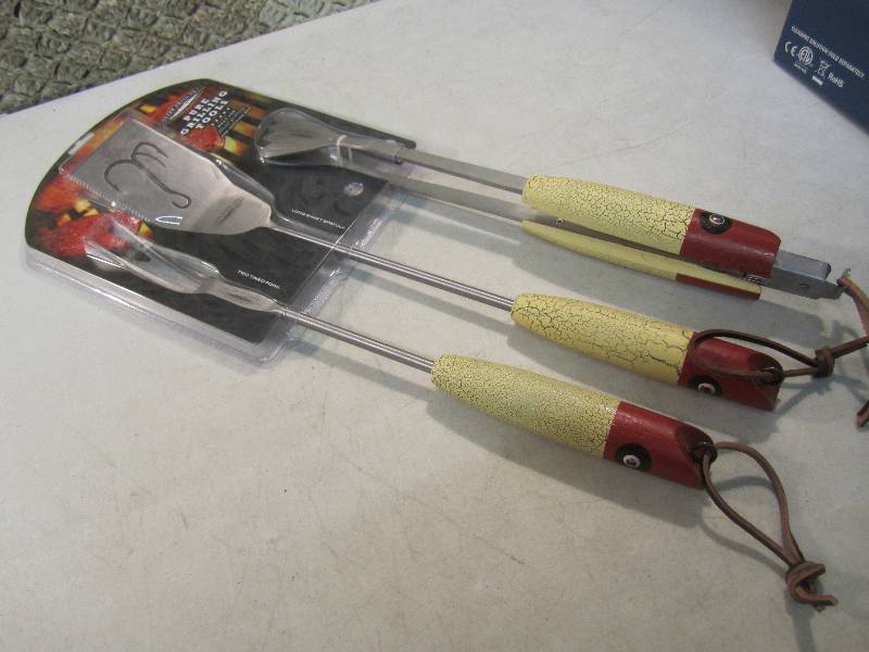 lot 235 image: Teton Grill 3-Piece Pure Grilling T...