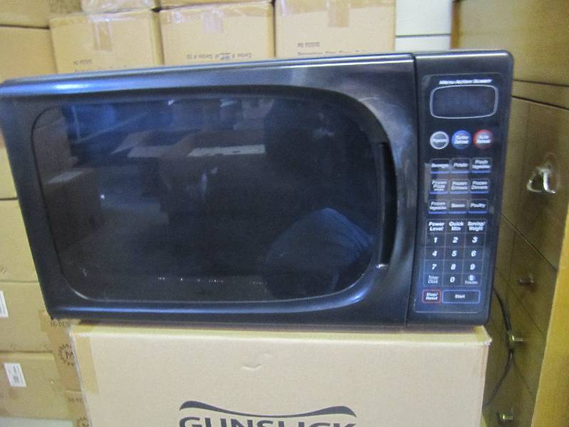 lot 237 image: Countertop Microwave Oven Powers on...