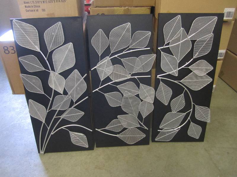 lot 249 image: 3 Panel Light Up Wall Decor All Met...