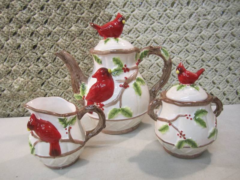 lot 252 image: 3-Piece Ceramic Cardinal Tea Set Te...