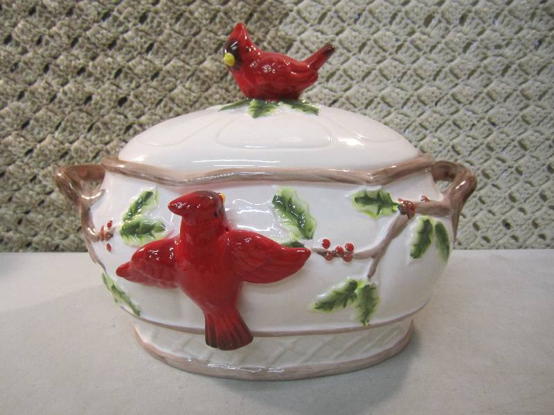 lot 253 image: Large Ceramic Cardinal Container wi...