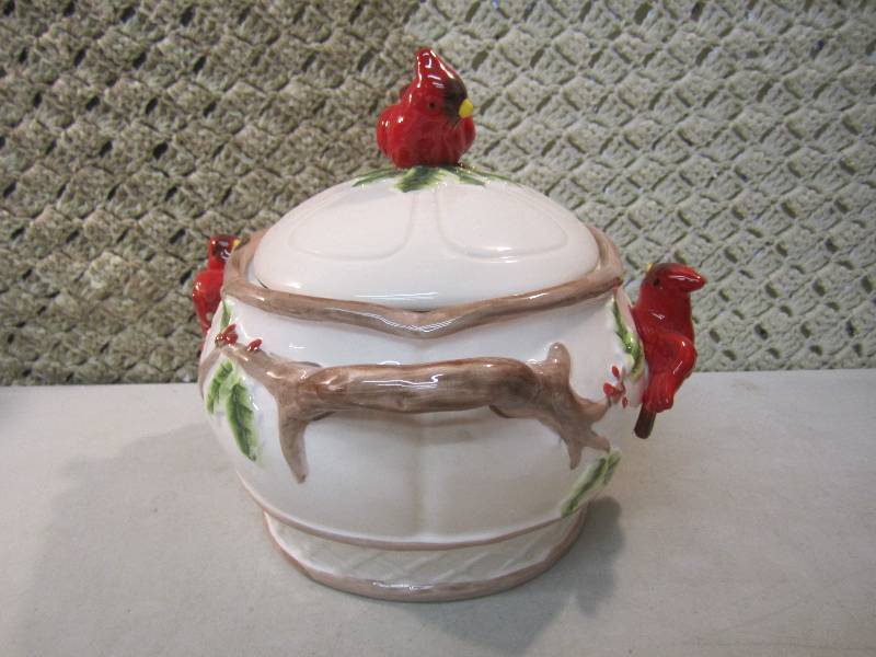 lot 254 image: Large Ceramic Cardinal Container wi...