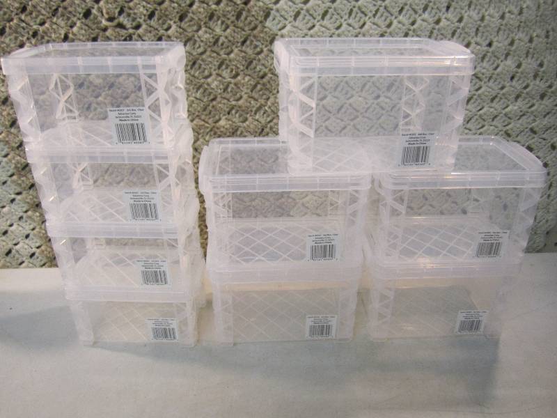 lot 311 image: Lot of 9 Plastic Containers with Li...
