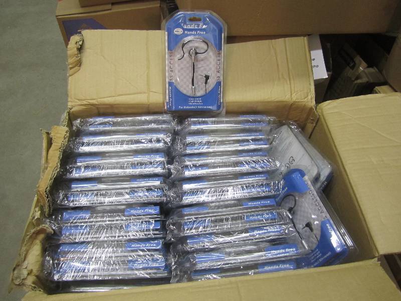 Case of 100 Universal Handsfree Ear...