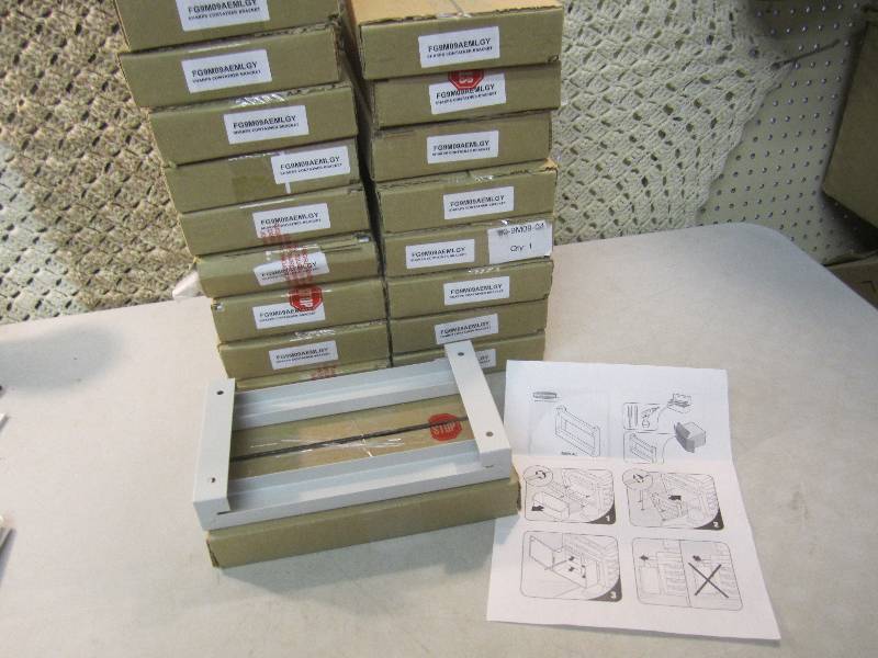 Lot of 18 Sharps FG9M09AEMLGY Conta...