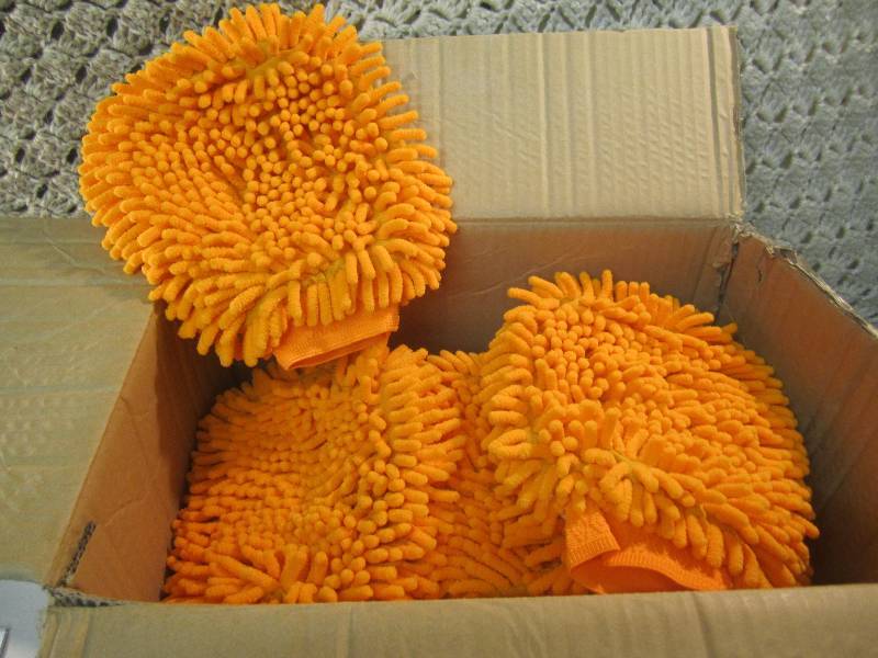 Lot of 30 Frizzy Car Wash Mitts  A-...