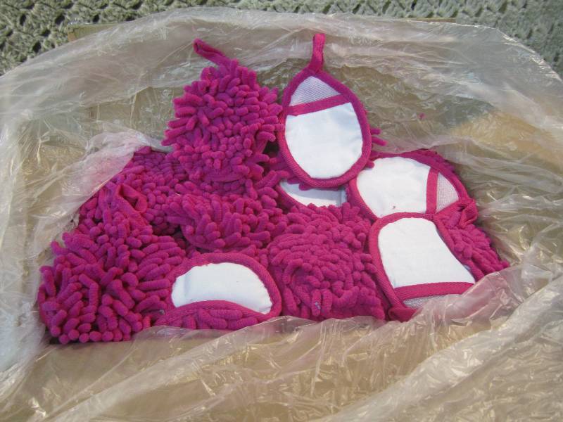 Case of 200 Frizzy Finger Dusters  ...