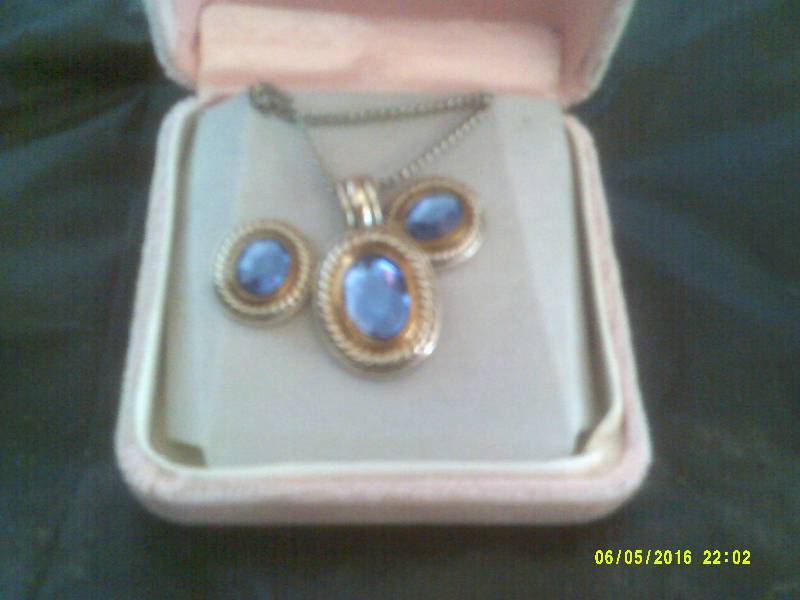 SAPHIRE NECKLACE AND EARINGS