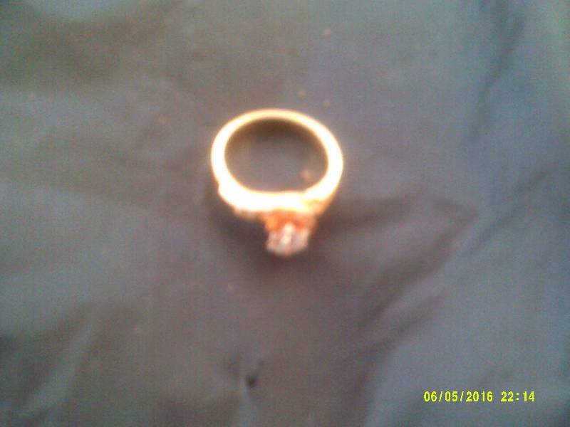 GOLD AND DIAMOND RING