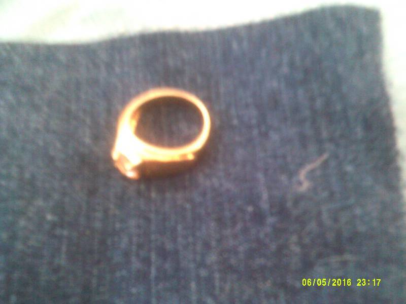 GOLD AND DIAMOND RING