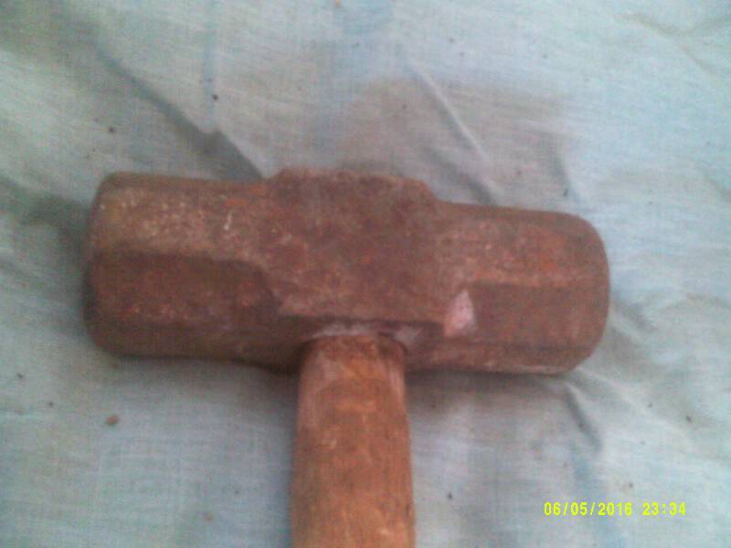 VINTAGE SQUARE HEADED HAMMER
