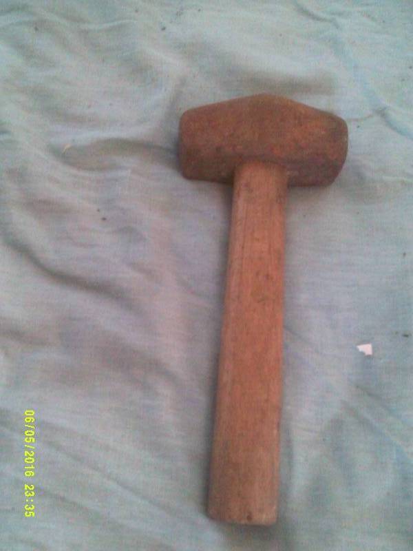 VINTAGE SQUARE HEADED HAMMER
