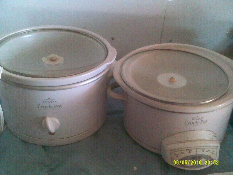 2 RIVAL CROCK POTS
