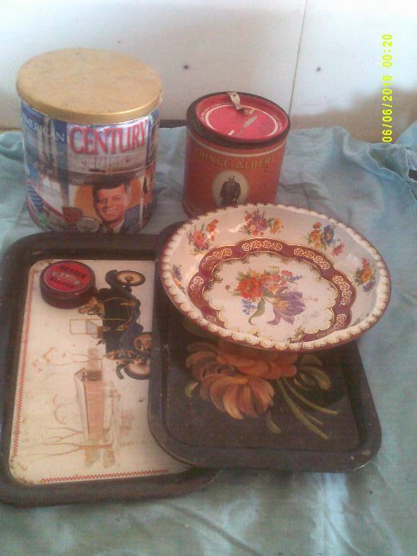 VINTAGE TRAYS AND TINS