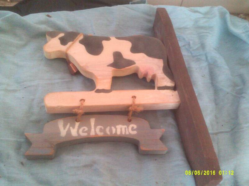 HAND CRAFTED COW WELCOME SIGN