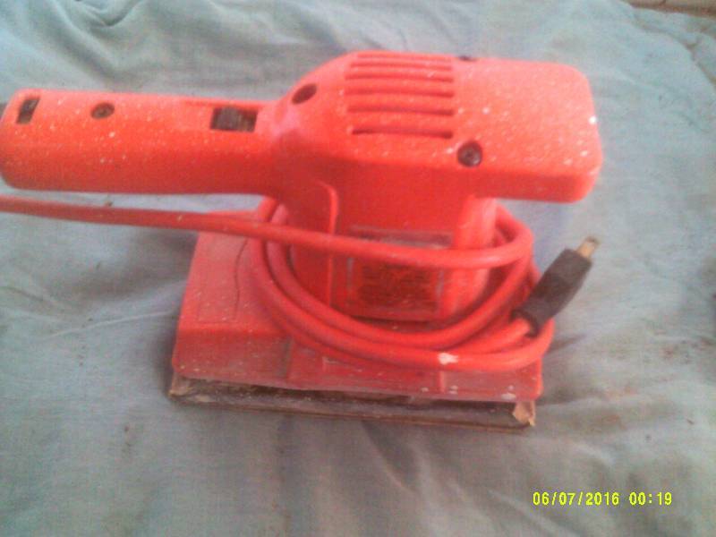 BLACK AND DECKER SANDER