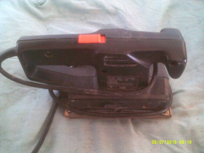 BLACK AND DECKER 13 SHEET SANDER