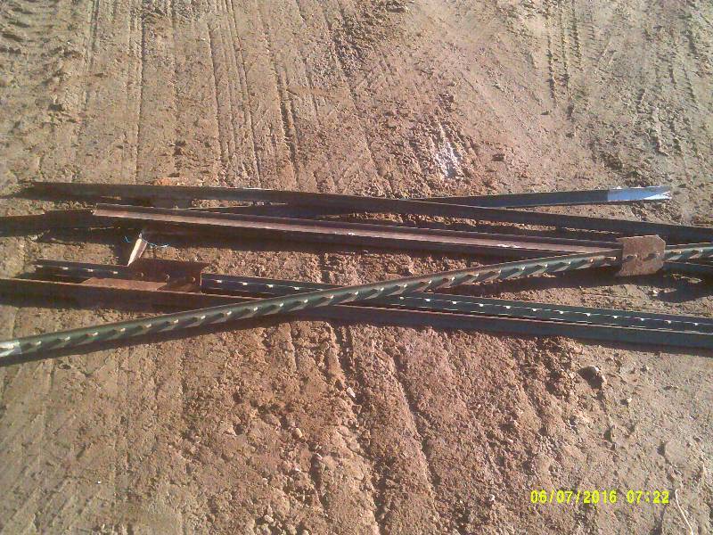 7 STEEL FENCE POSTS