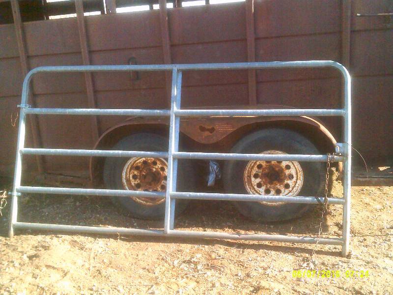 92 INCH LONG METAL GATE