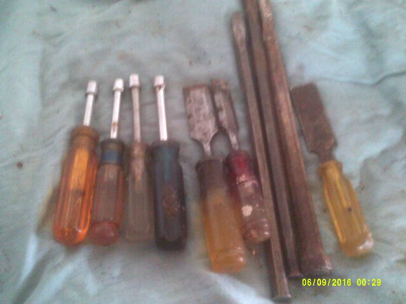 CHISELS AND NUT DRIVERS