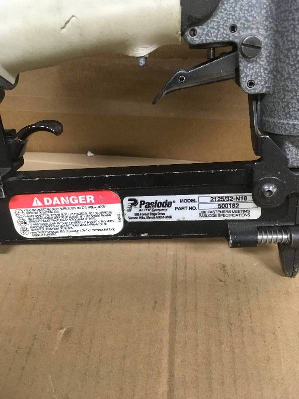 lot 13 image: Paslode 212532 N18 18 Gauge Finish Stapler used in working condition