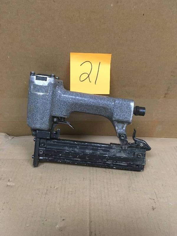 lot 21 image: Paslode 18 Gauge Finish Nailer 2125 F18 used in working condition