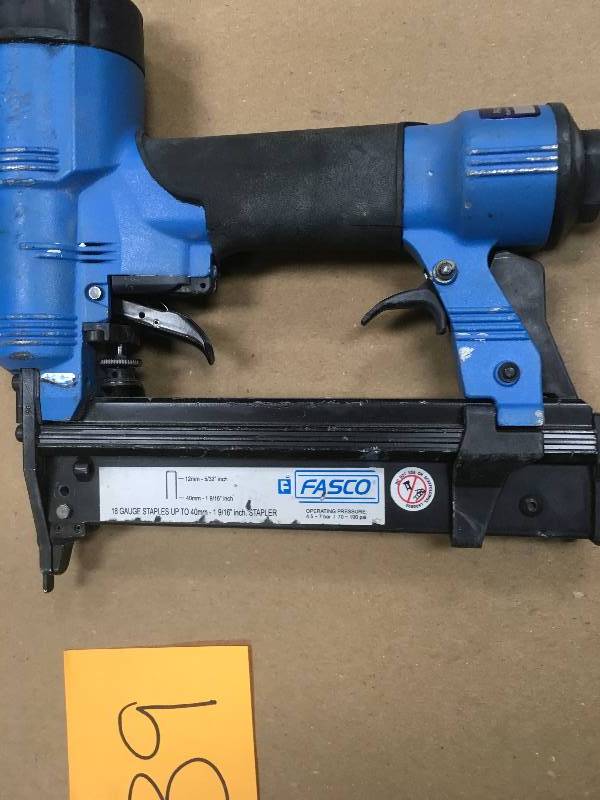 lot 39 image: Fasco F2B 90-40CT 18 Gauge Stapler used in working condition