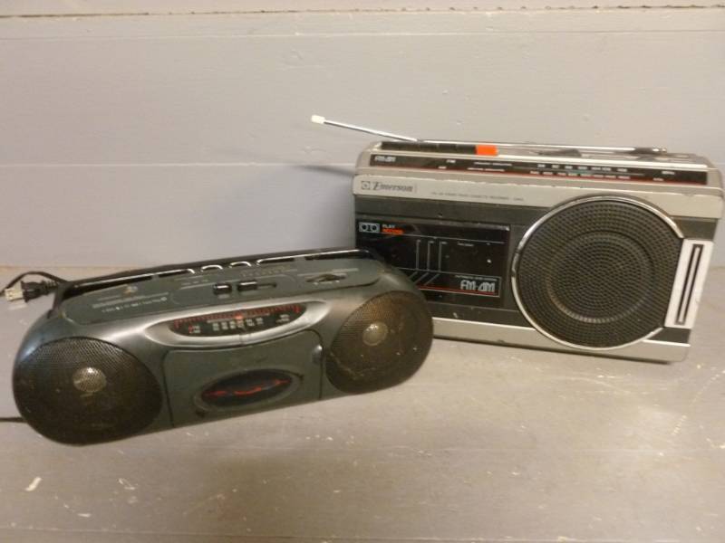 Shelf Radio