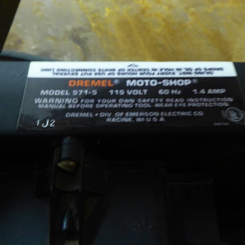 lot 10 image: Dremel 5715 Mini Bandsaw