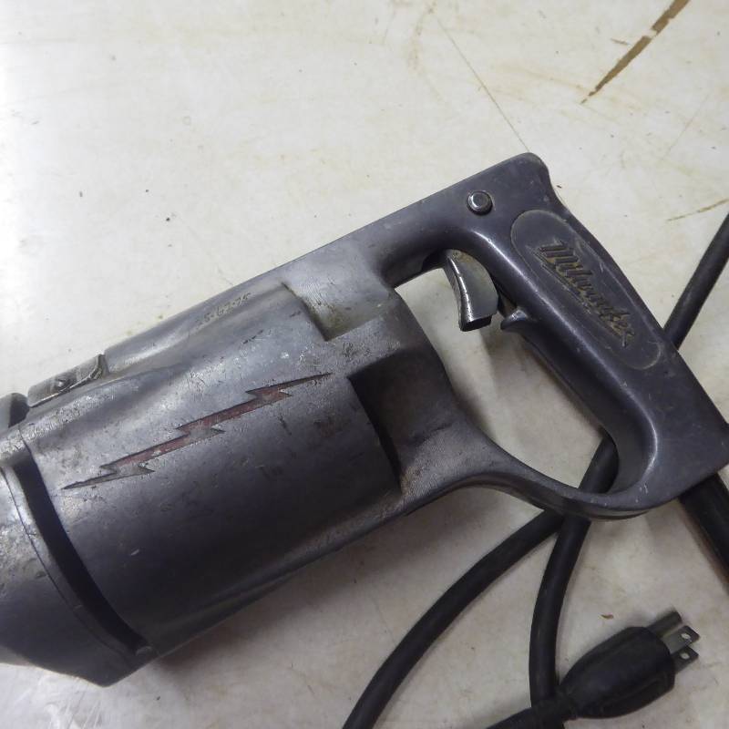 lot 22 image: Milwaukee Angle Drill